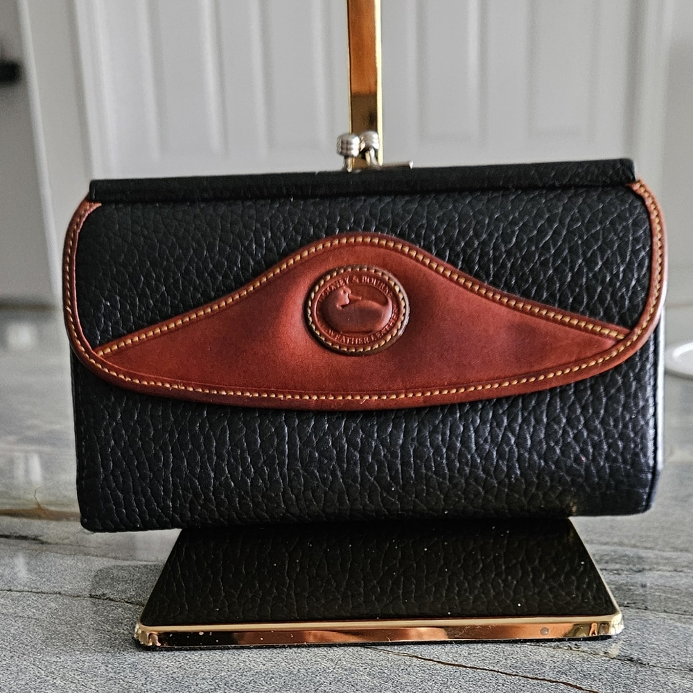 Dooney & Bourke Vintage Kisslock Leather Wallet